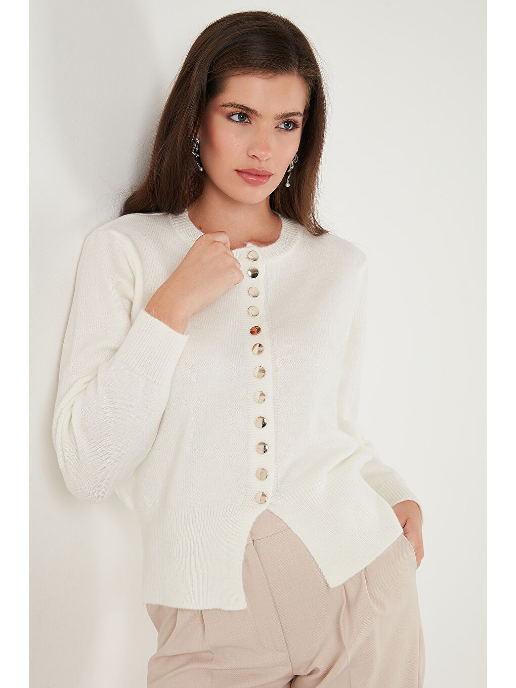 Ekru Premium Comfort Fit Yuvarlak Yaka Crop Triko Hırka 680HI00164-5