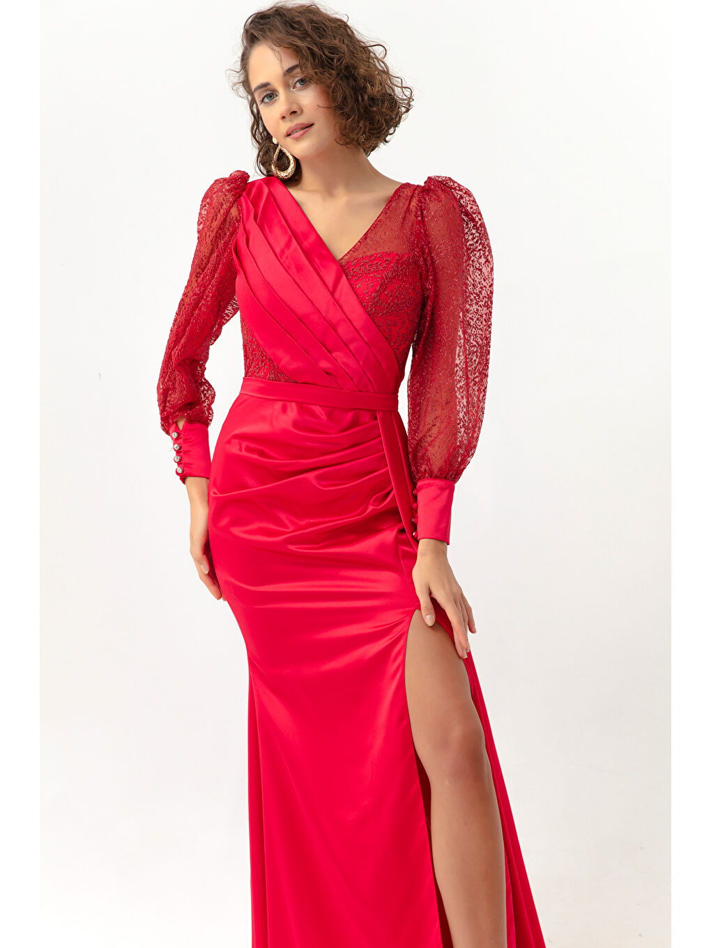 Kadın Kırmızı Kruvaze Yaka Simli Uzun Saten Abiye Elbise-1