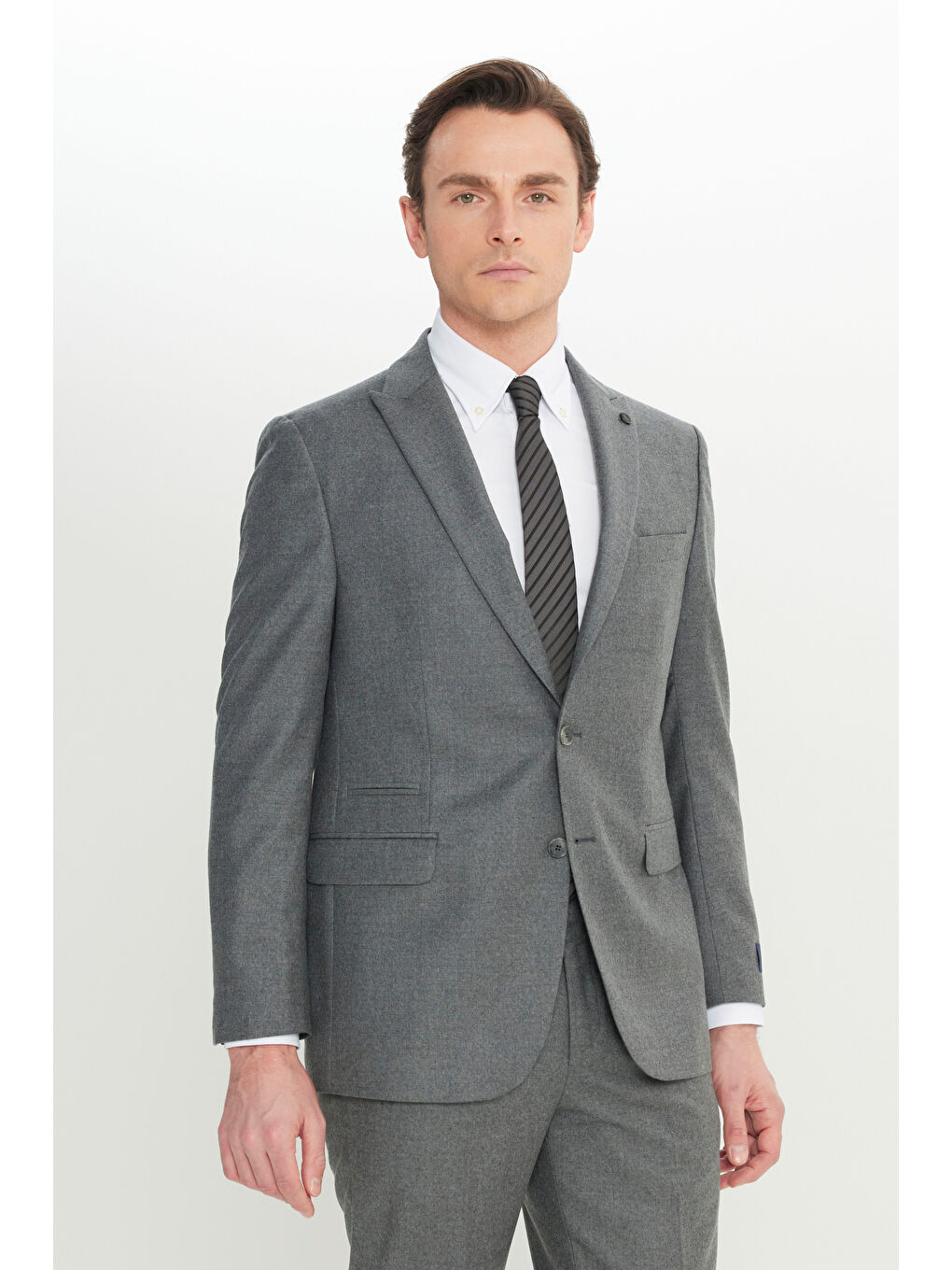 Erkek Gri Yün Slim Fit Dar Kesim Kırlangıç Yaka Kapak Cepli Takım Elbise