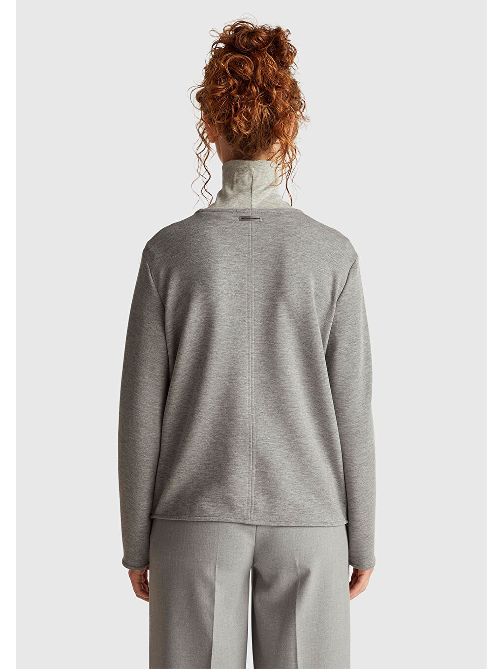 Kadın Açık Gri Modal Karışımlı Etiket Detaylı Bisiklet Yaka Sweatshirt-1