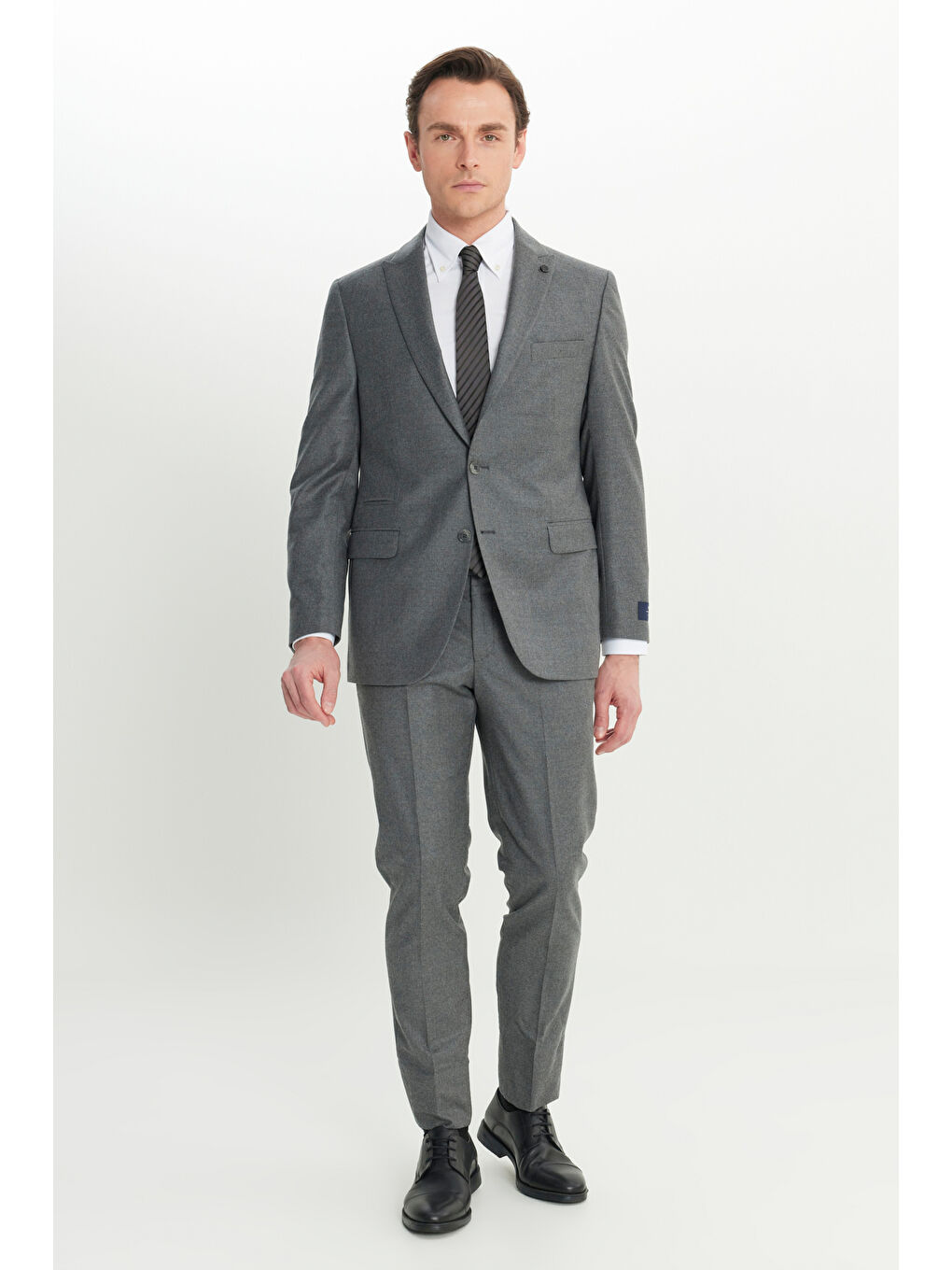Erkek Gri Yün Slim Fit Dar Kesim Kırlangıç Yaka Kapak Cepli Takım Elbise-1