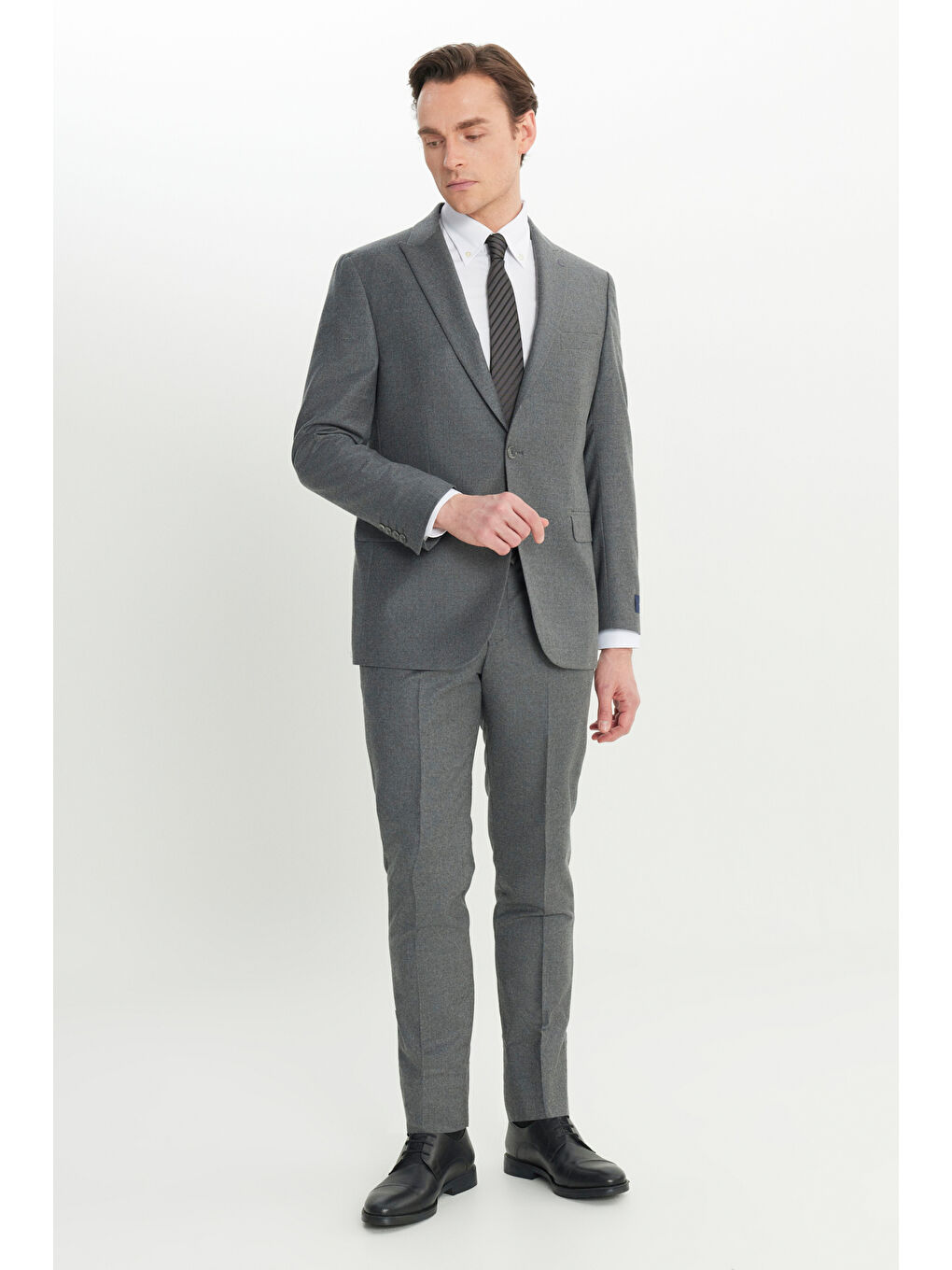 Erkek Gri Yün Slim Fit Dar Kesim Kırlangıç Yaka Kapak Cepli Takım Elbise-2