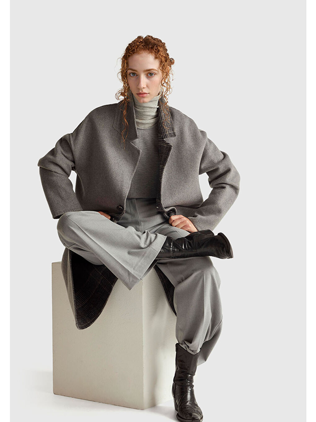 Kadın Açık Gri Modal Karışımlı Etiket Detaylı Bisiklet Yaka Sweatshirt-3