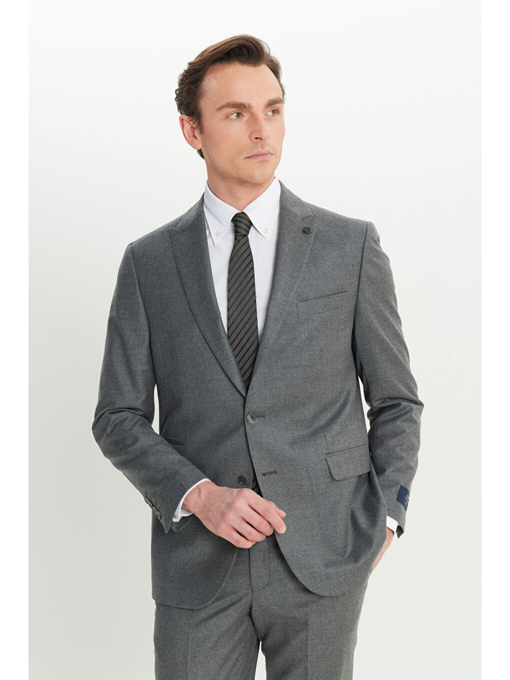 Erkek Gri Yün Slim Fit Dar Kesim Kırlangıç Yaka Kapak Cepli Takım Elbise-3