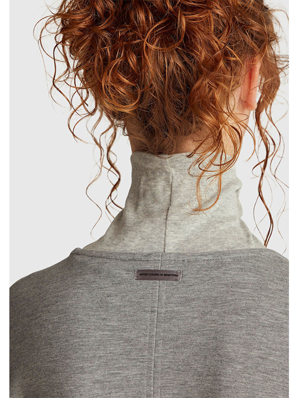 Kadın Açık Gri Modal Karışımlı Etiket Detaylı Bisiklet Yaka Sweatshirt-5