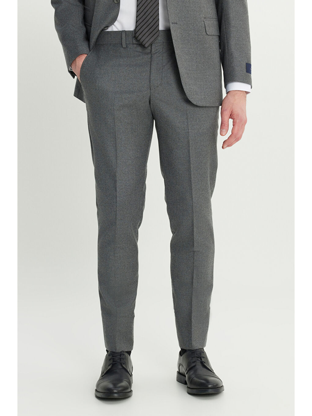 Erkek Gri Yün Slim Fit Dar Kesim Kırlangıç Yaka Kapak Cepli Takım Elbise-4