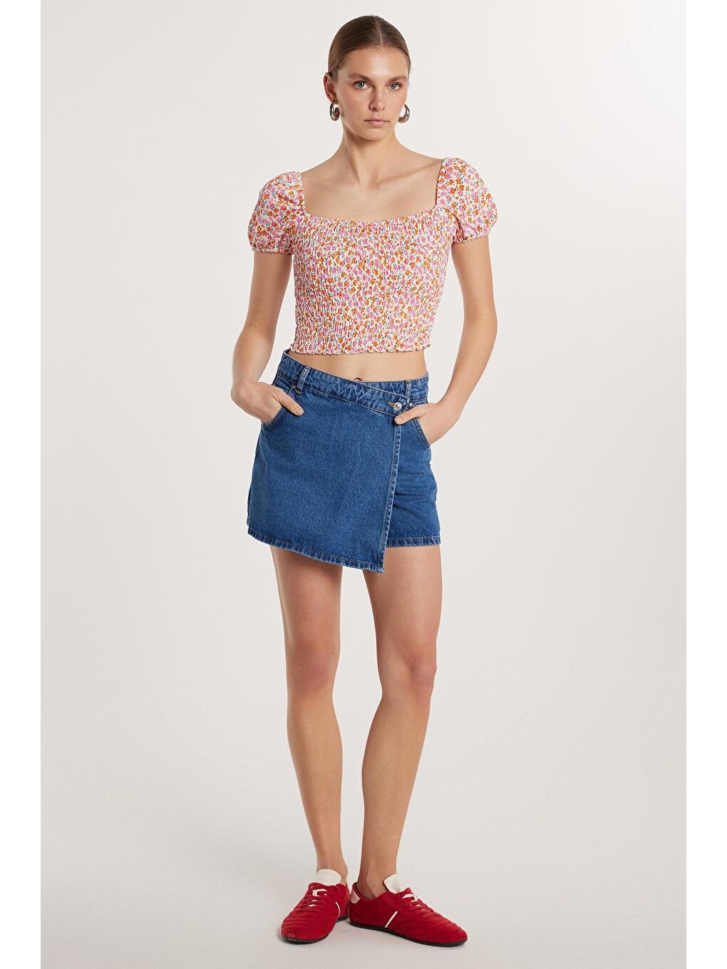 Pembe Kadın Slim Fit Lastikli Kısa Kol Kare Yaka Bluz