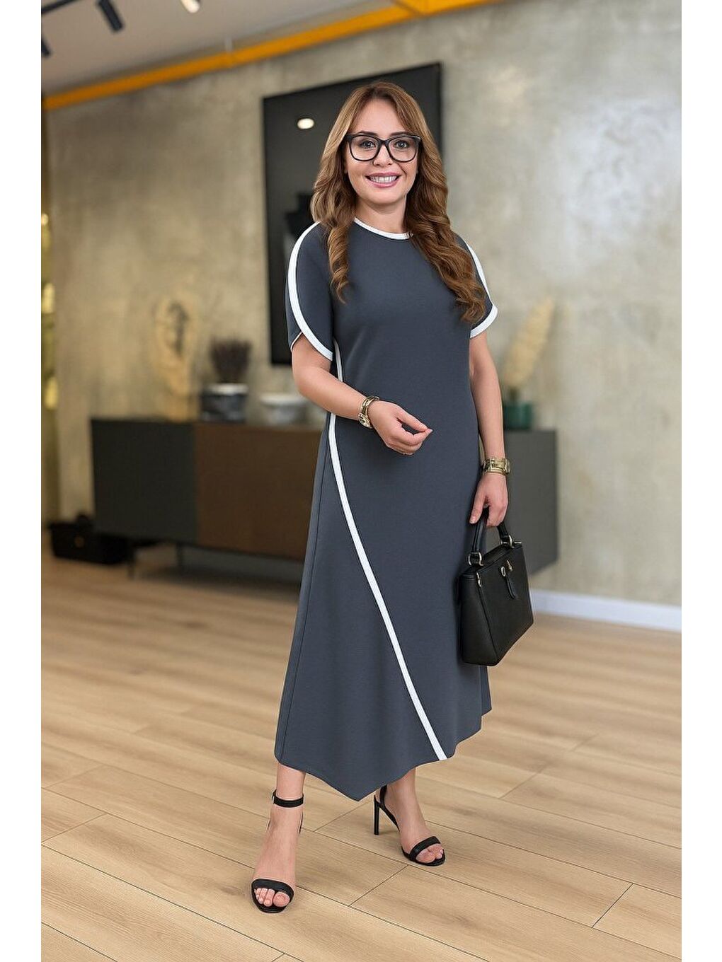 Gri Kadın Kısa Kollu Bisiklet Yaka çift şerit Renk Detaylı Asimetrik Kesim Viskon Iki Iplik Elbise-1