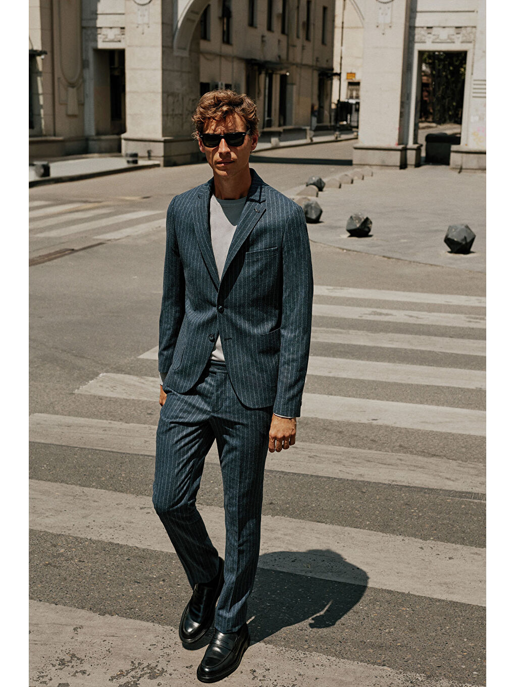 Erkek Mavi Yünlü Sıcak Tutan Slim Fit Dar Kesim Kırlangıç Yaka Kapak Cepli Çizgili Takım Elbise-2