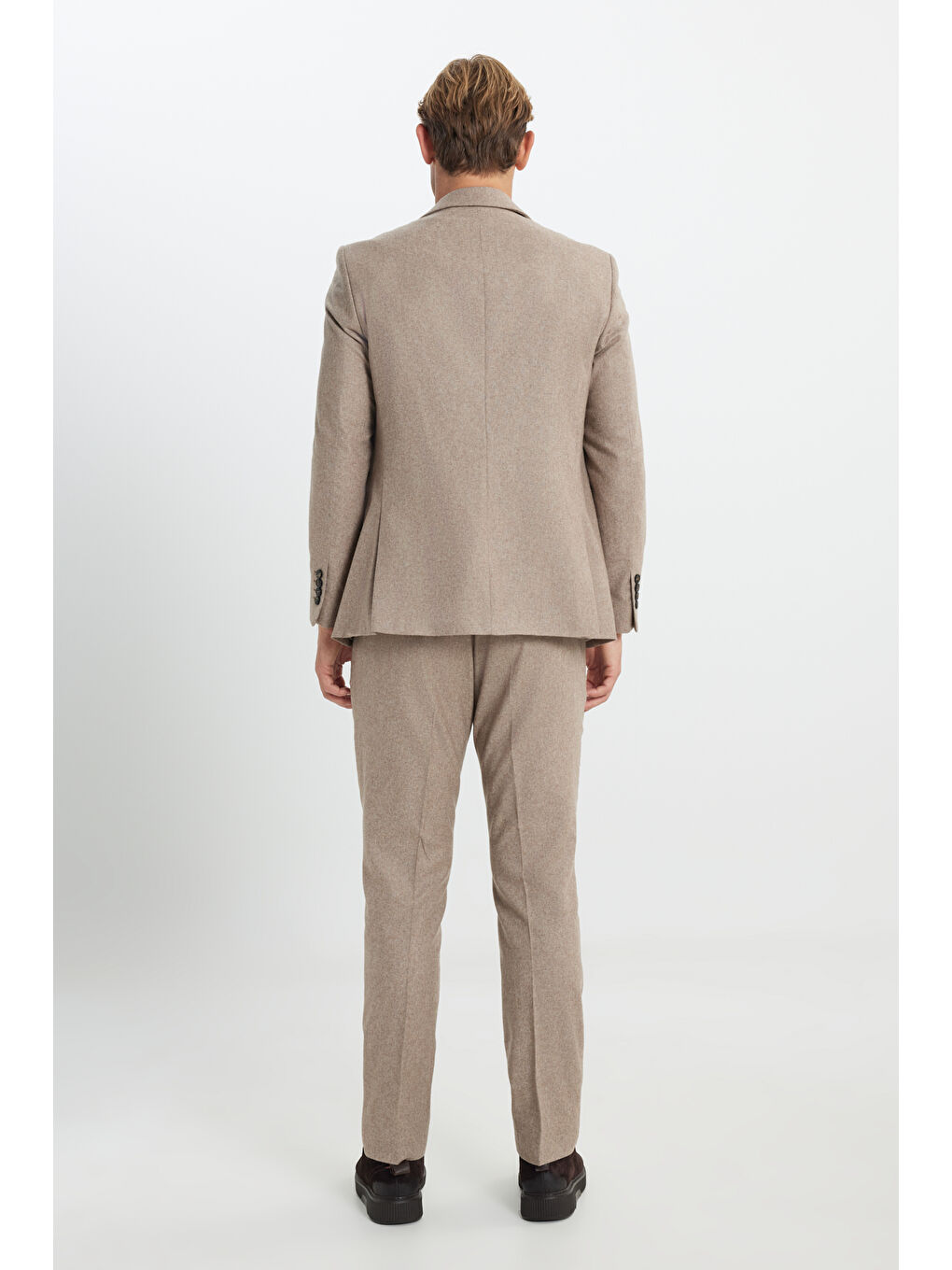 Erkek Bej Yünlü Slim Fit Dar Kesim Kırlangıç Yaka Yelekli Takım Elbise-5