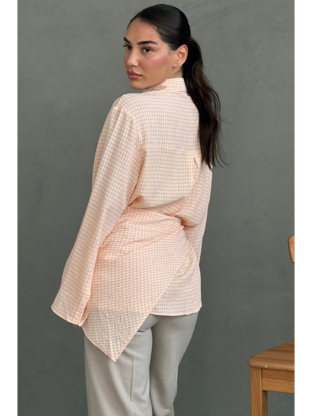Pembe Fular Detaylı Kare Desenli Kadın Gömlek Mg2783-1
