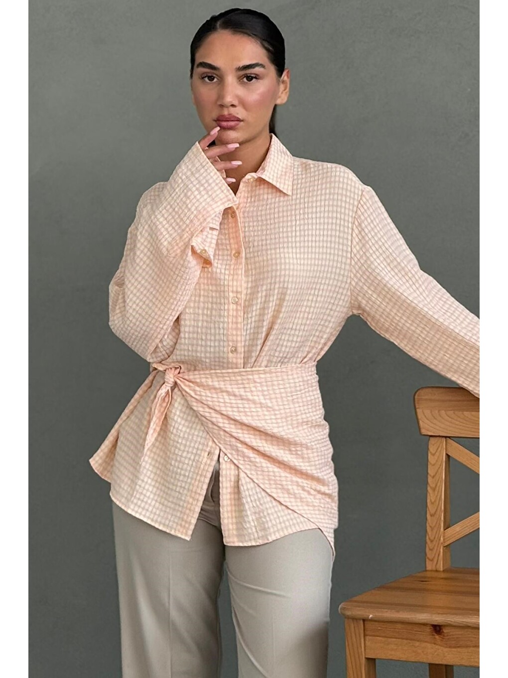 Pembe Fular Detaylı Kare Desenli Kadın Gömlek Mg2783-2