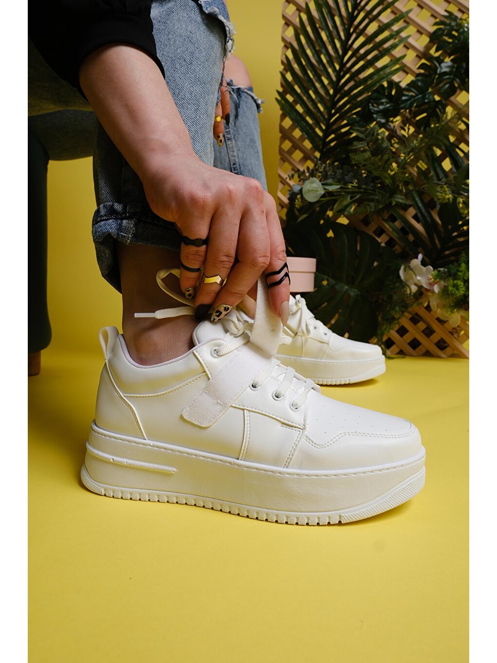 Beyaz Fallon Bantlı Bağcıklı Kalın Taban Air Kadın Sneaker-2