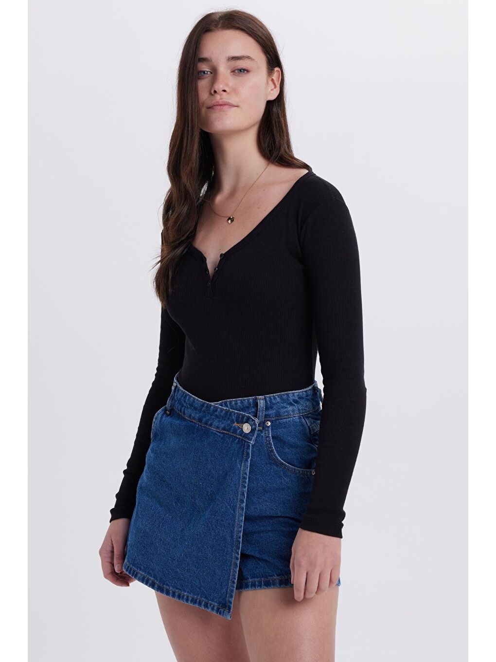 Kadın Slim Fit Dar Kesim Pamuklu V Yaka Siyah Bluz-1