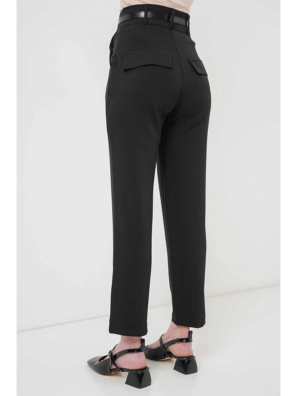 Kadın Siyah Yüksel Bel Kemerli Kumaş Pantolon HZL25S-BD167251-2