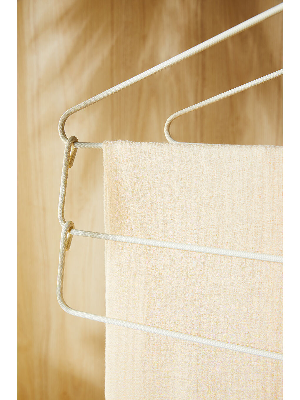 3 Katlı Ekru Renk Kumaş Kaplı Metal Giysi Askısı 42 x 41 x 0.5 cm-3