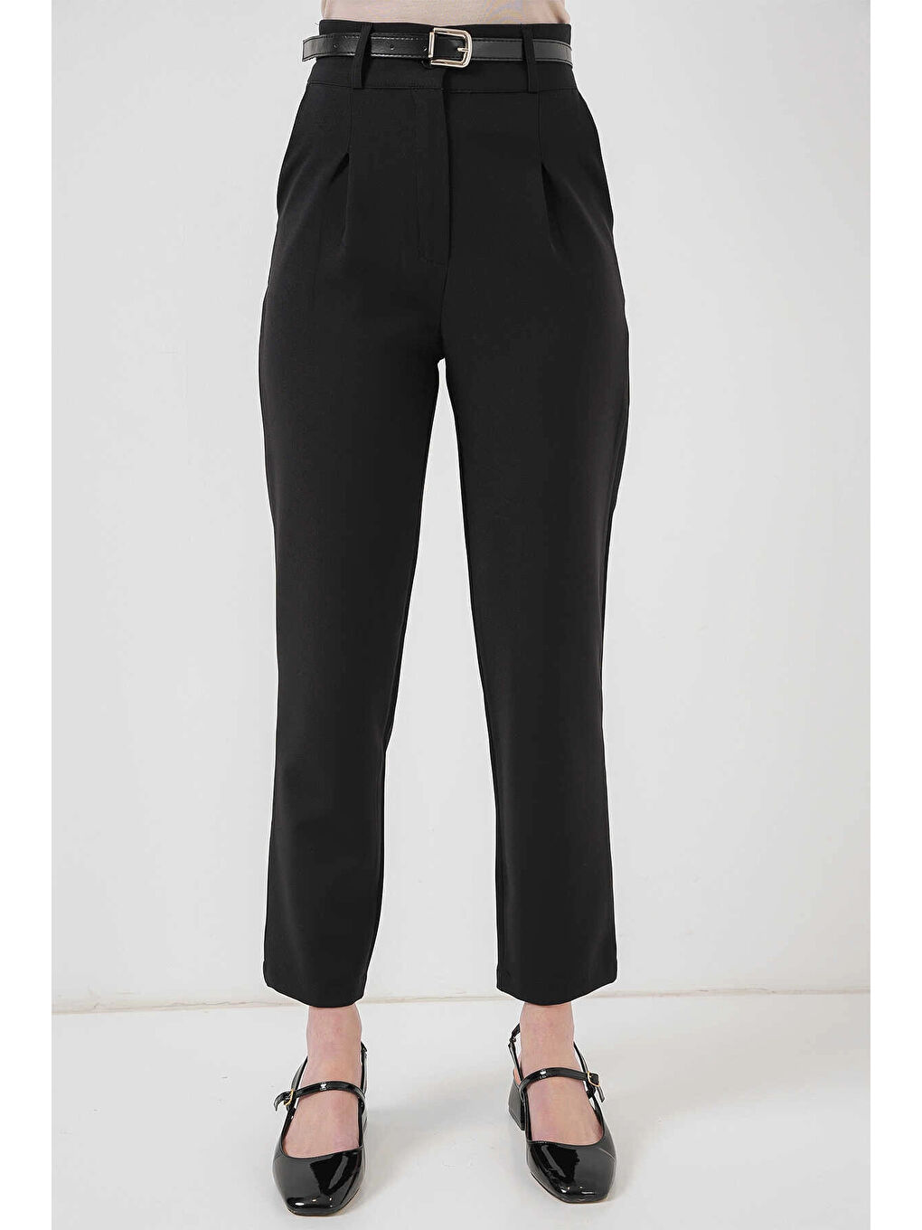 Kadın Siyah Yüksel Bel Kemerli Kumaş Pantolon HZL25S-BD167251-3