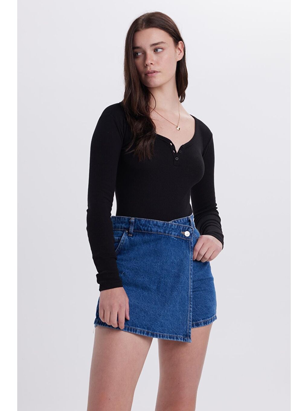 Kadın Slim Fit Dar Kesim Pamuklu V Yaka Siyah Bluz-4