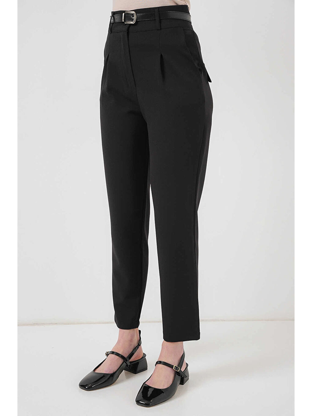 Kadın Siyah Yüksel Bel Kemerli Kumaş Pantolon HZL25S-BD167251-4
