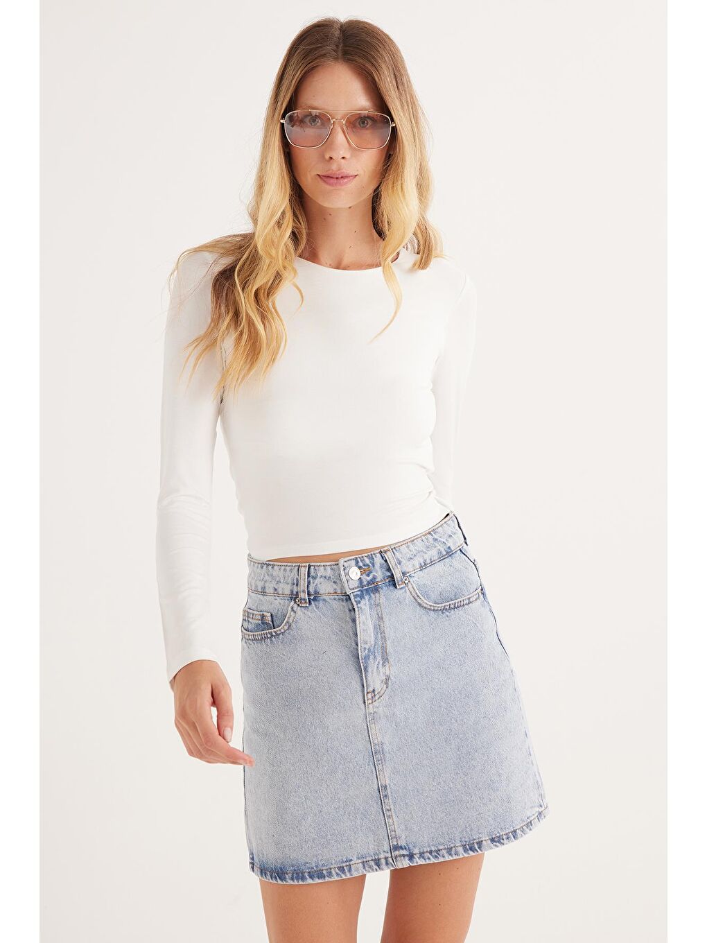 Kadın Slim Fit Dar Kesim Uzun Kollu Bisiklet Yaka Sırt Detaylı Ekru Viskon Bluz-3