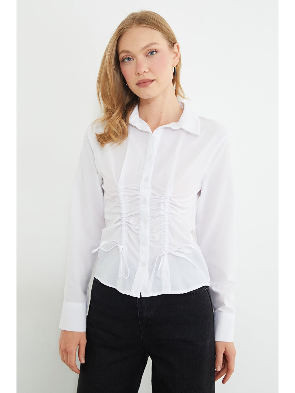 Beyaz Önü Büzgülü Slim Fit Gömlek