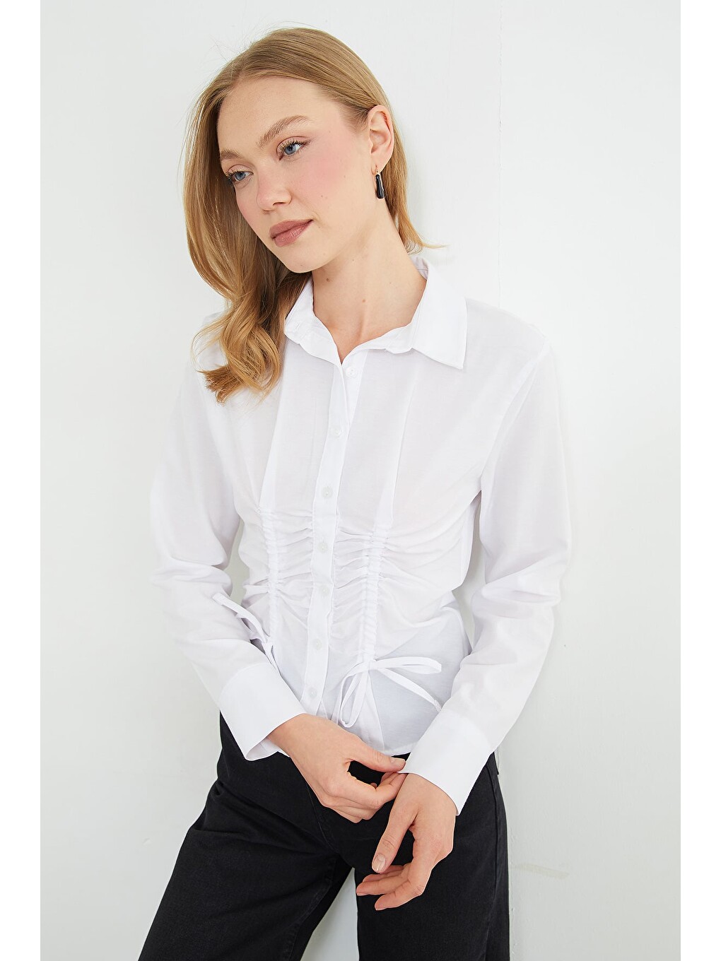 Beyaz Önü Büzgülü Slim Fit Gömlek-3