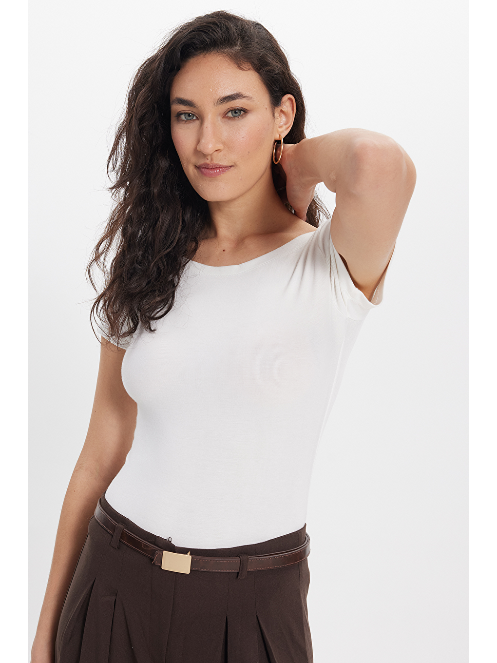 Kadın Slim Fit Dar Kesim Pamuklu Yumuşak Dokulu Kısa Kollu Kayık Yaka Beyaz Tişört-2