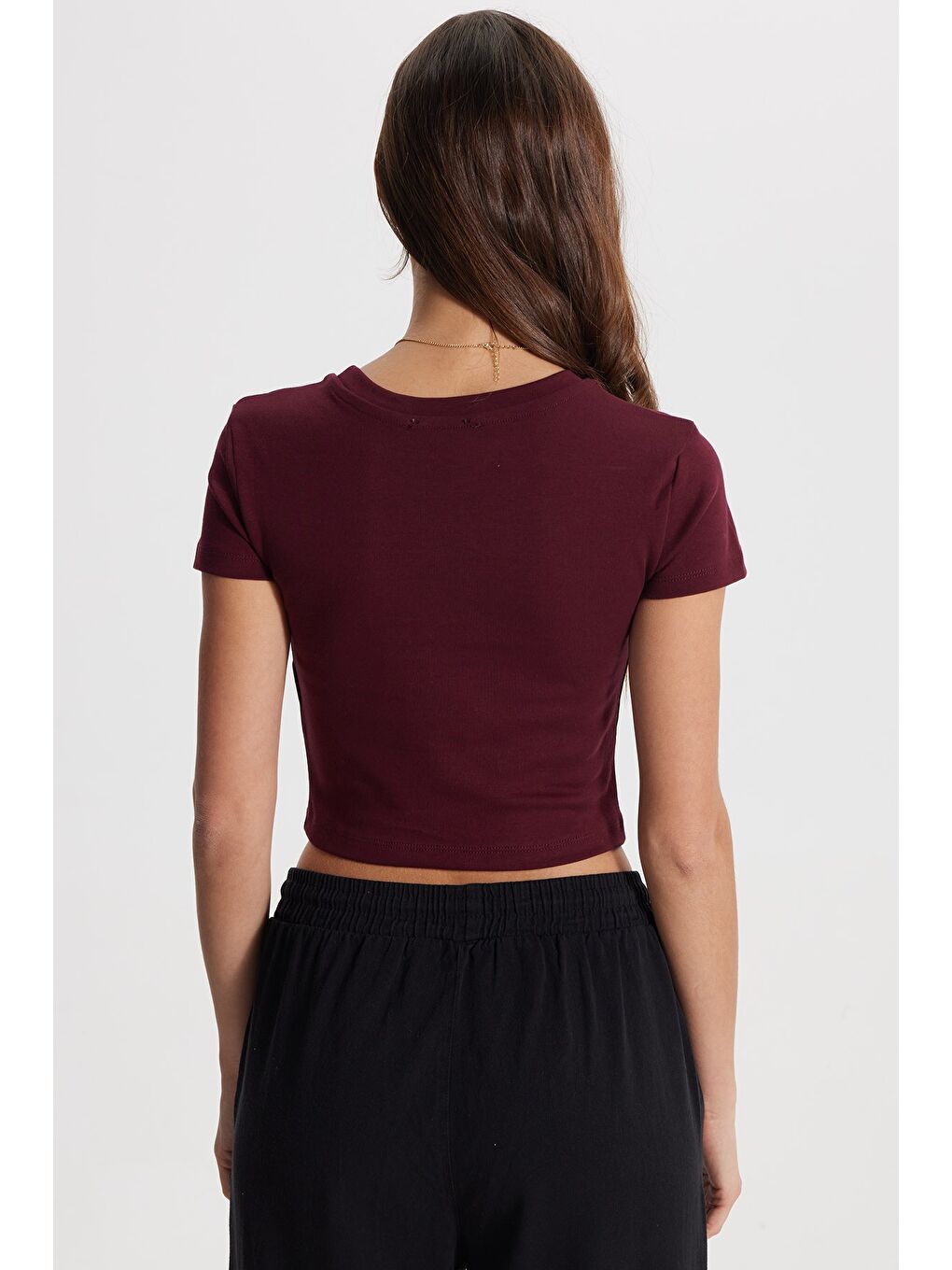 Kadın Slim Fit Dar Kesim %100 Pamuk Bisiklet Yaka Kısa Kollu Baskılı Bordo Crop Tişört-6