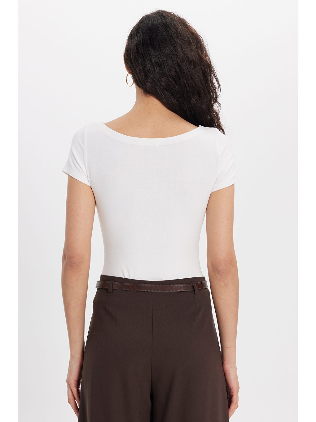 Kadın Slim Fit Dar Kesim Pamuklu Yumuşak Dokulu Kısa Kollu Kayık Yaka Beyaz Tişört-5