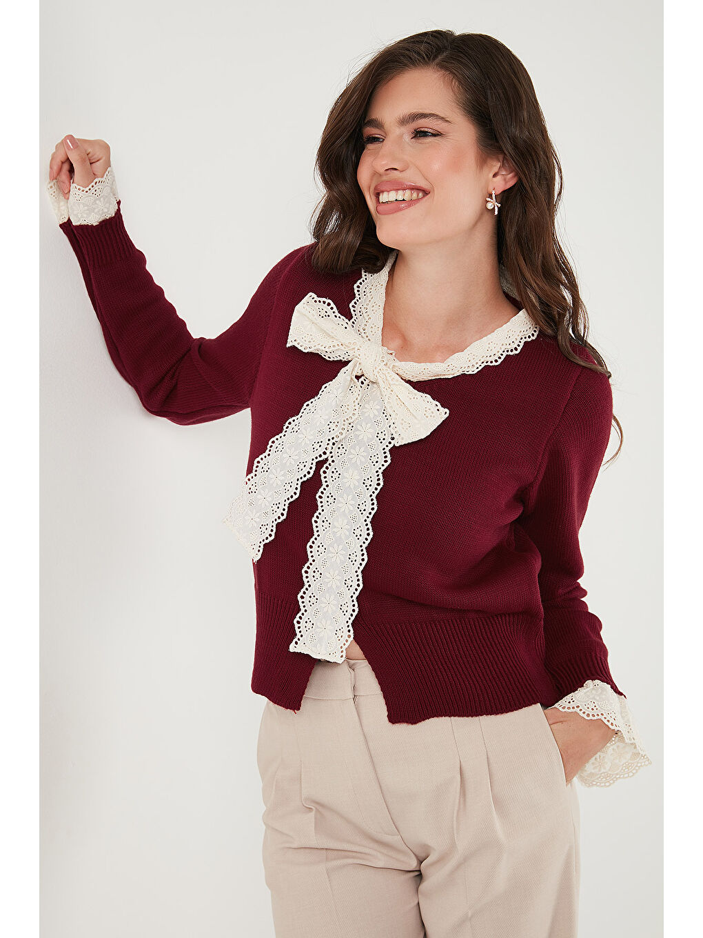 Bordo Premium Dantelli Bağlamalı Yaka Regular Fit Düğmeli Kadın Triko Hırka 680HI00251-1