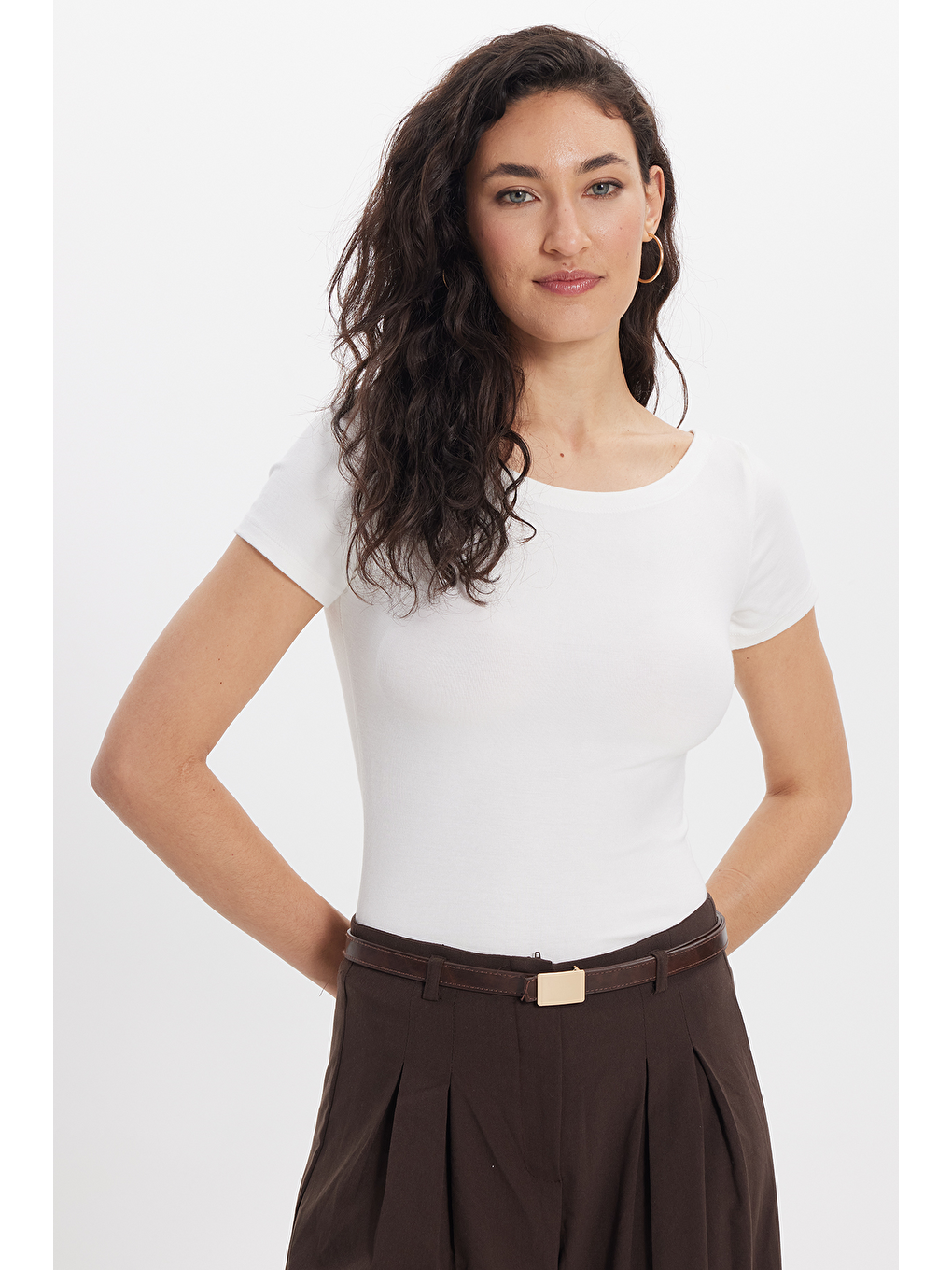 Kadın Slim Fit Dar Kesim Pamuklu Yumuşak Dokulu Kısa Kollu Kayık Yaka Beyaz Tişört-6