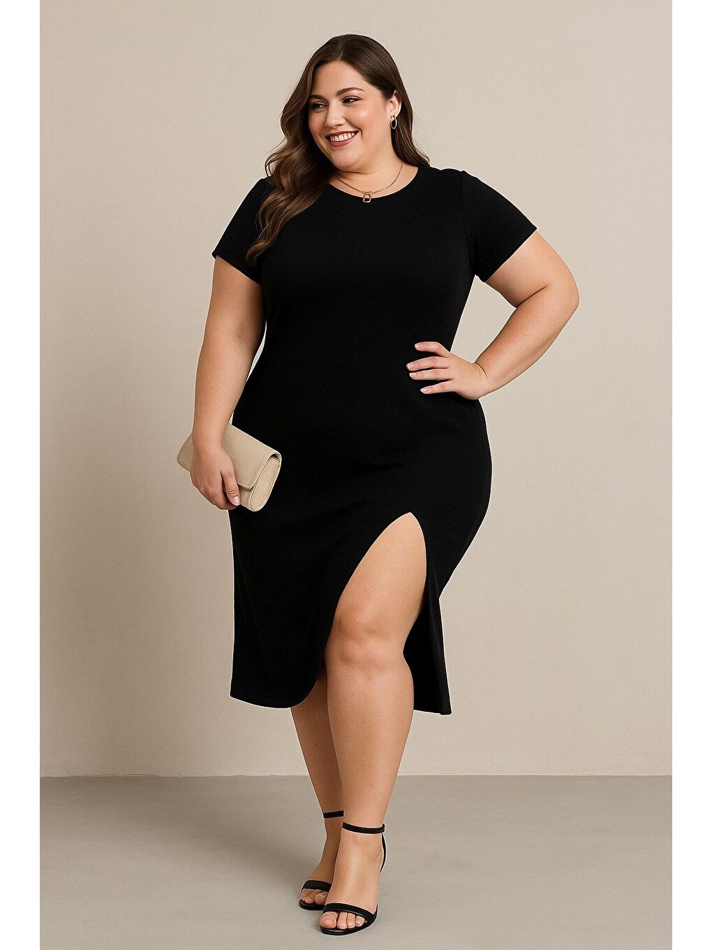 Siyah Kadın Büyük Beden Kısa Kollu Yanı Yırtmaçlı Bisiklet Yaka Viskon Elbise