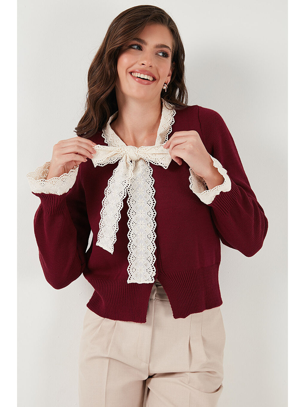 Bordo Premium Dantelli Bağlamalı Yaka Regular Fit Düğmeli Kadın Triko Hırka 680HI00251-3