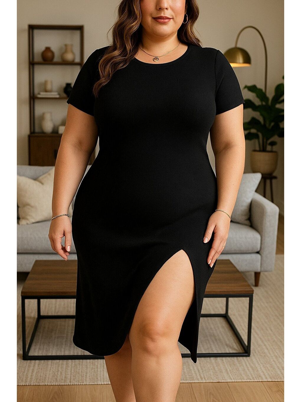 Siyah Kadın Büyük Beden Kısa Kollu Yanı Yırtmaçlı Bisiklet Yaka Viskon Elbise-1