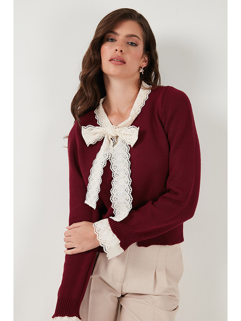 Bordo Premium Dantelli Bağlamalı Yaka Regular Fit Düğmeli Kadın Triko Hırka 680HI00251-4