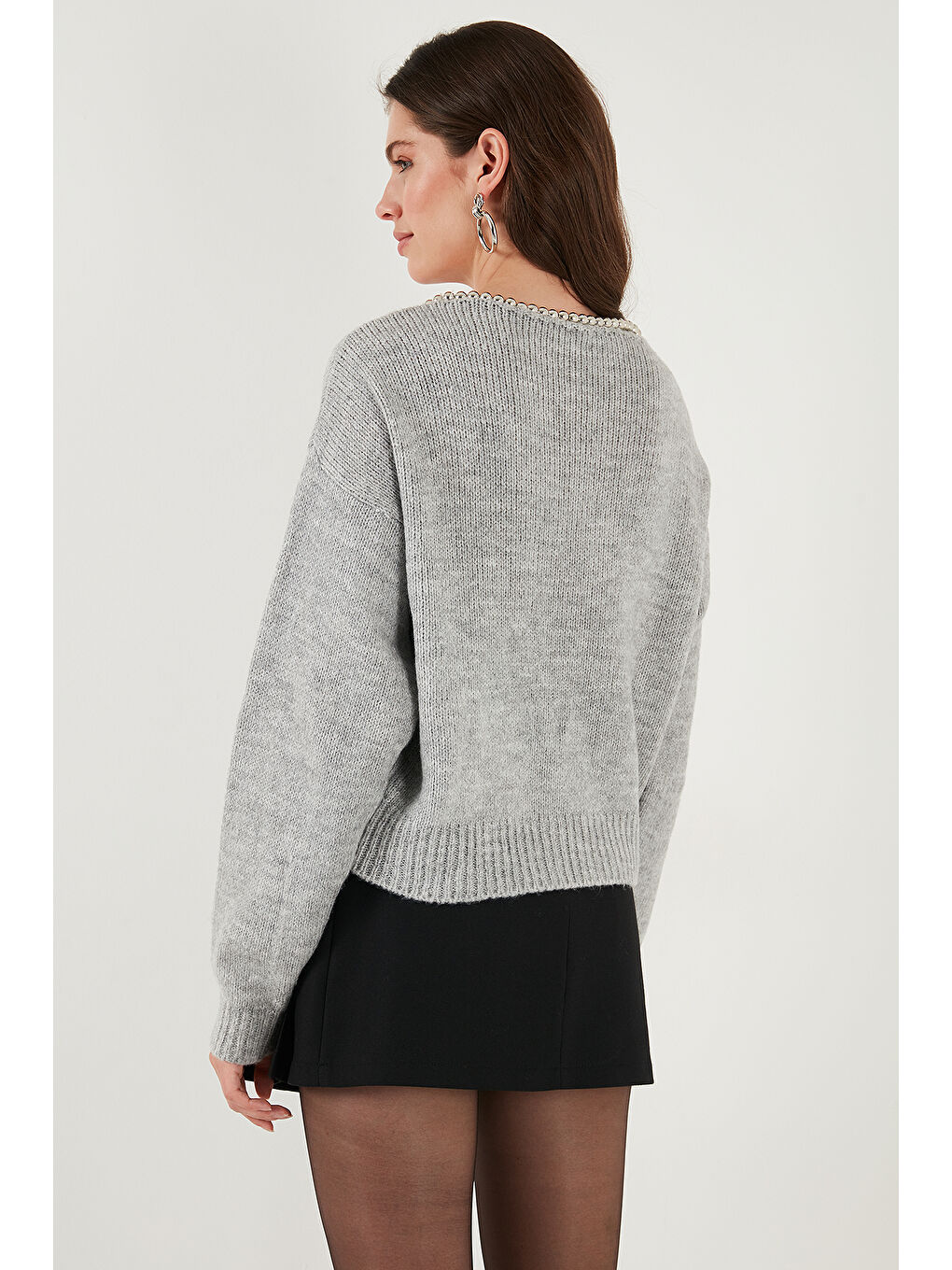 Gri Premium Boncuk ve Fiyonk Detaylı Regular Fit V Yaka Triko Hırka 680HI00180-6