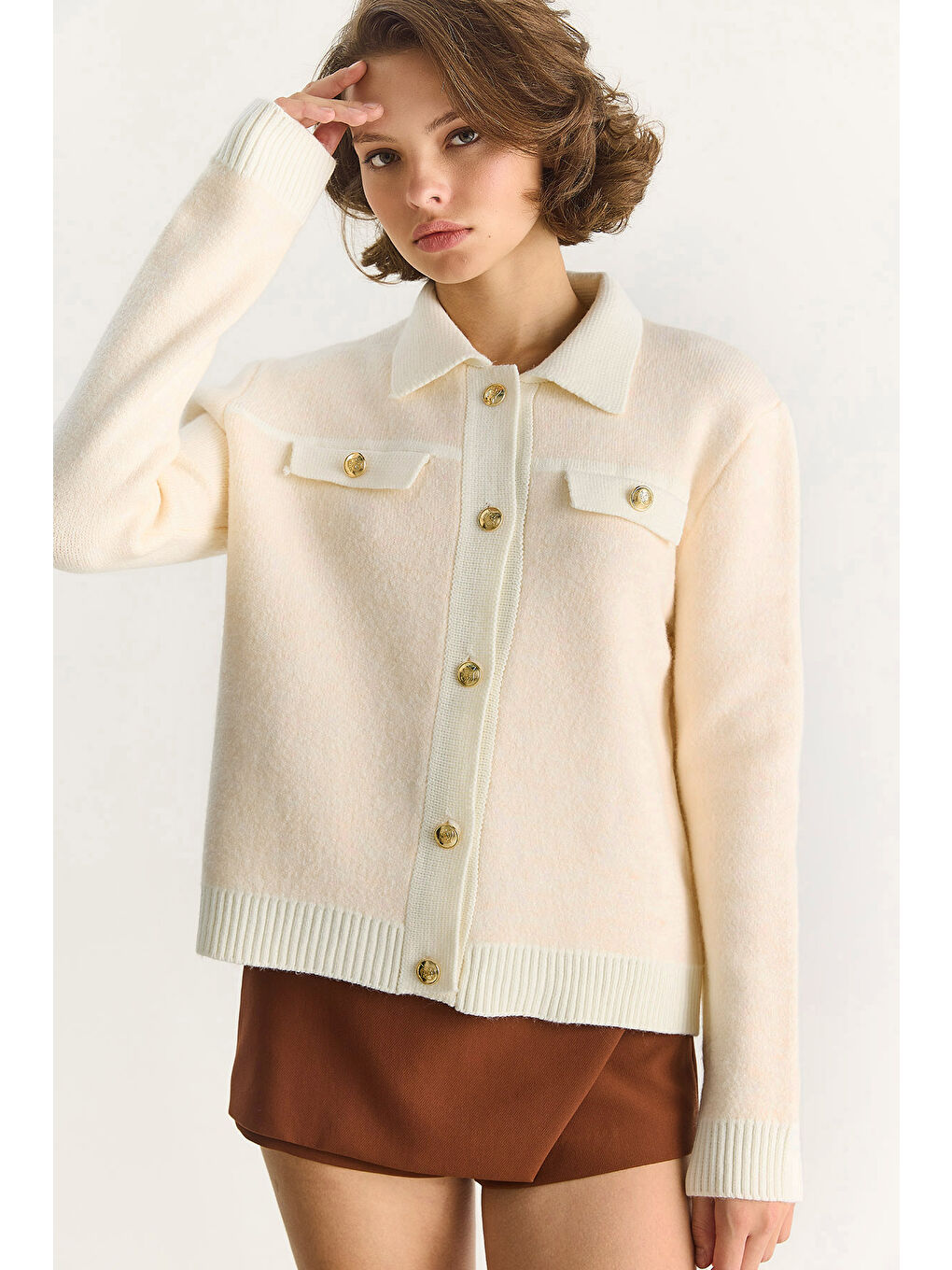 Ekru Kadın Gömlek Yaka Gold Düğmeli Cep Detaylı Triko Hırka TH-1