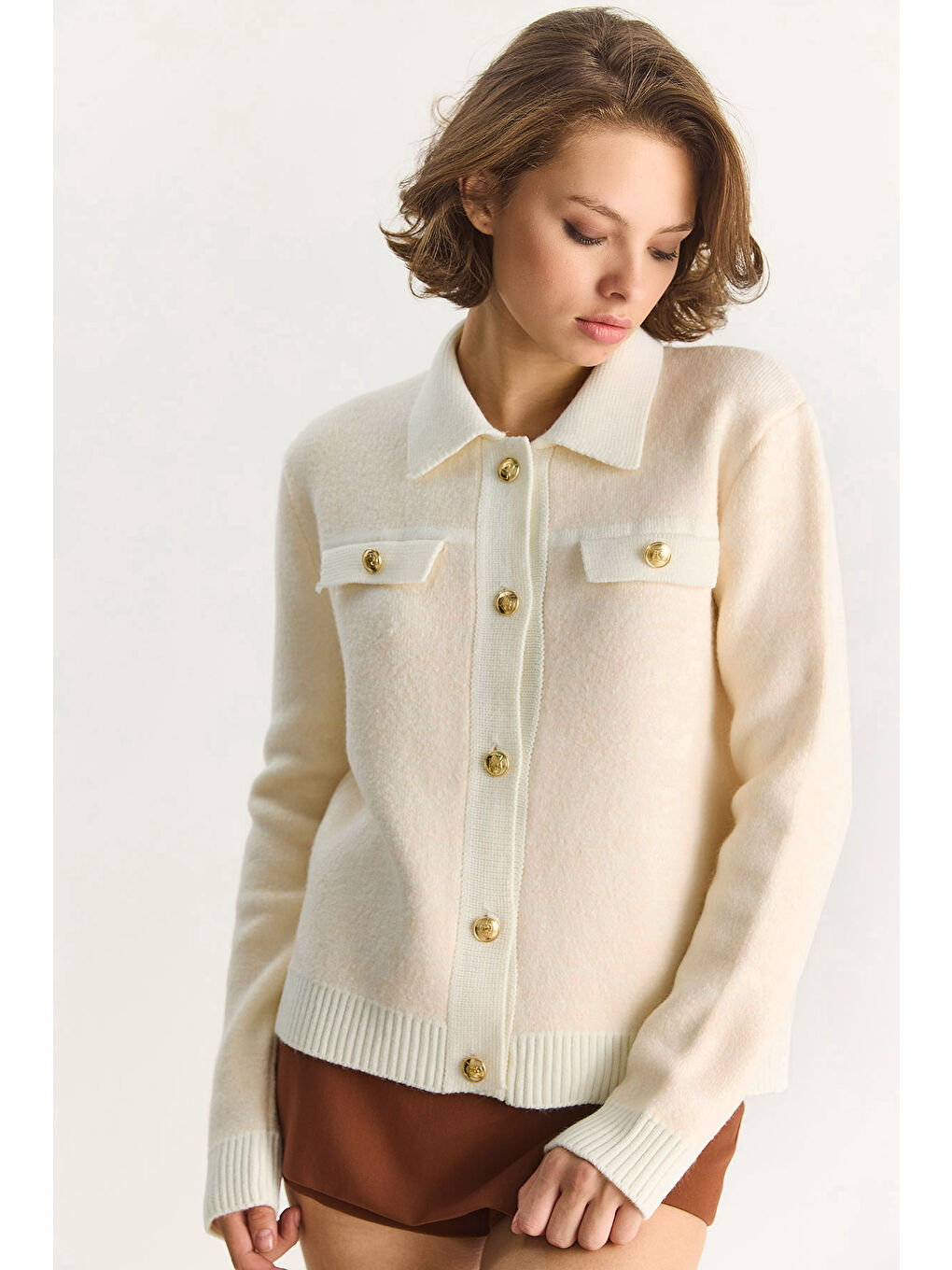 Ekru Kadın Gömlek Yaka Gold Düğmeli Cep Detaylı Triko Hırka TH-2