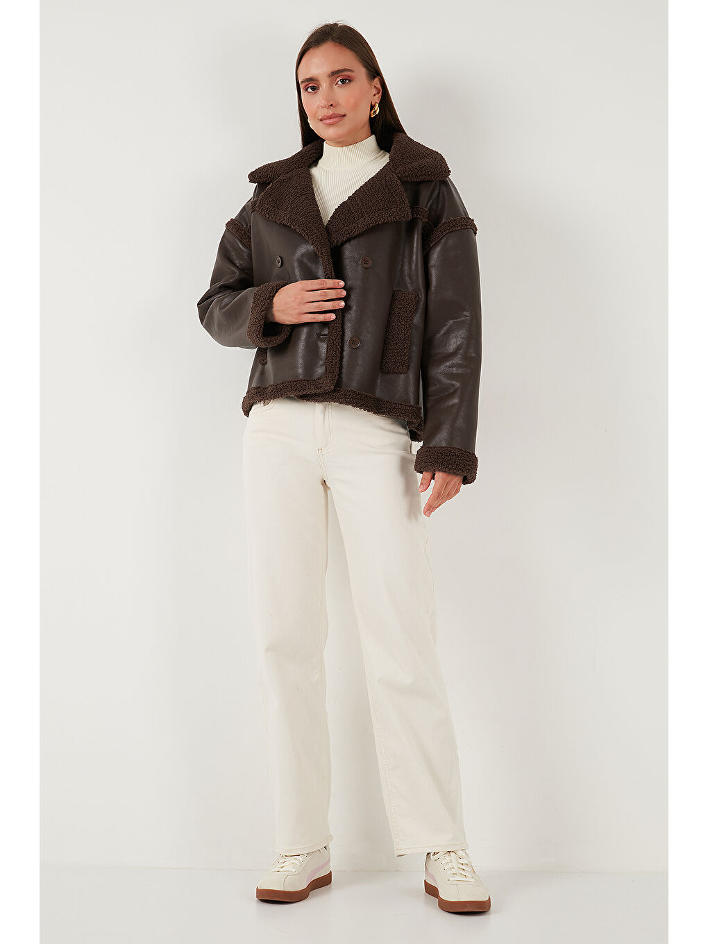 Kahverengi Oversize Kruvaze Yaka Pelüş Detaylı Suni Deri Biker Ceket Mont 6810247-1