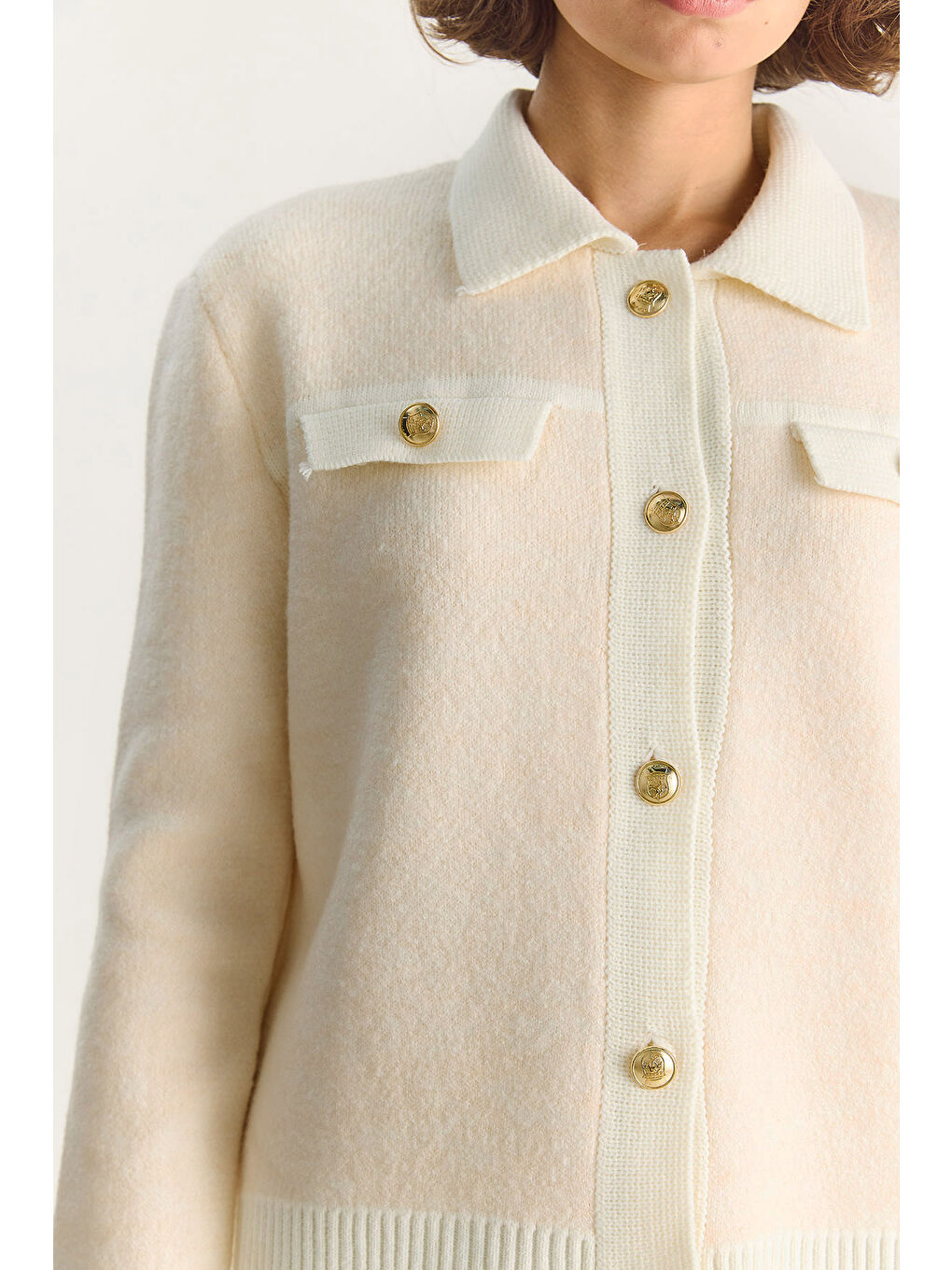 Ekru Kadın Gömlek Yaka Gold Düğmeli Cep Detaylı Triko Hırka TH-4