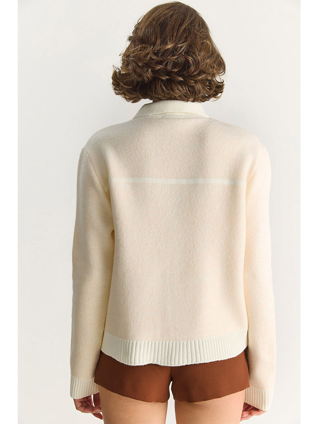 Ekru Kadın Gömlek Yaka Gold Düğmeli Cep Detaylı Triko Hırka TH-5