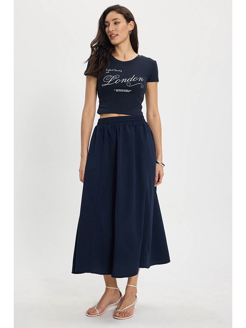 Kadın Slim Fit Dar Kesim %100 Pamuk Bisiklet Yaka Kısa Kollu Baskılı Lacivert Crop Tişört-1