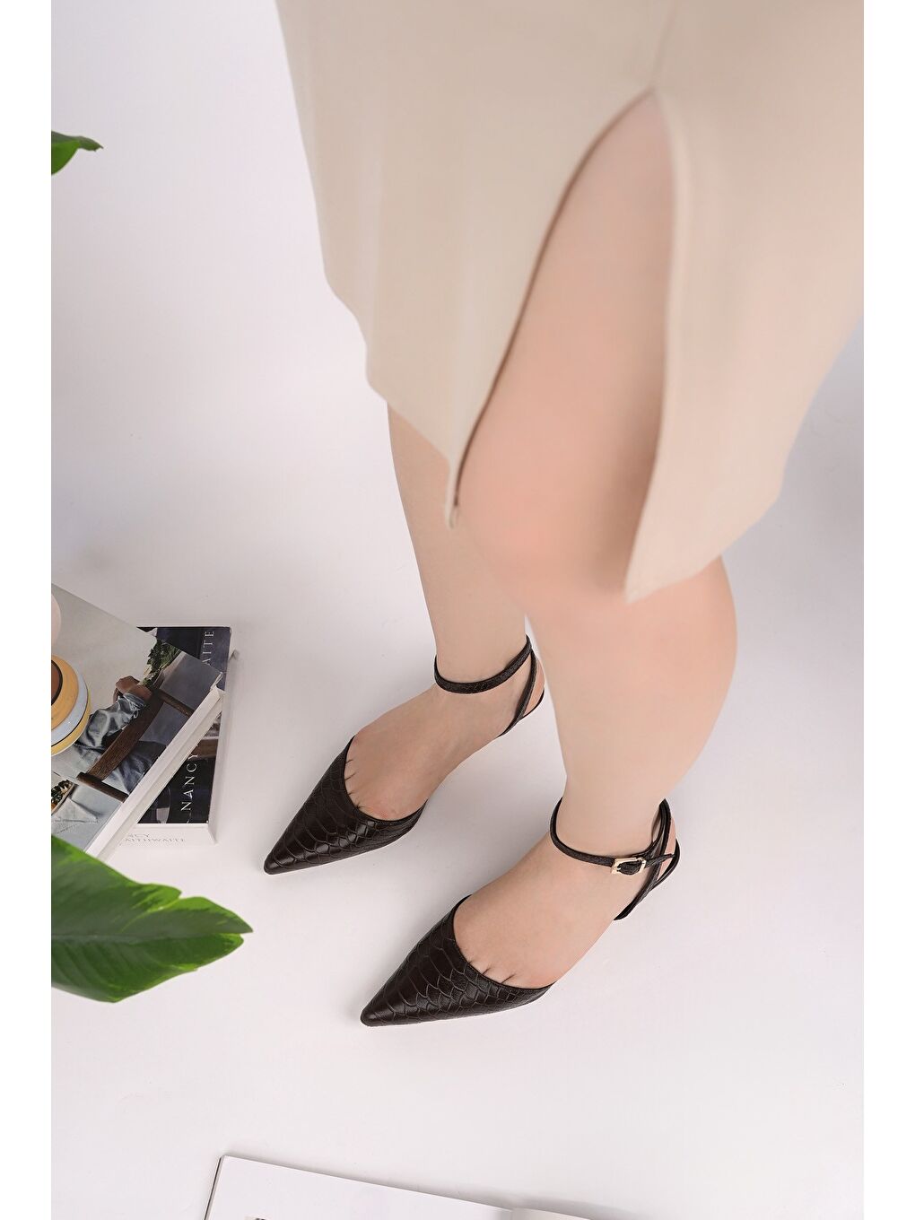 Kahverengi KİCK Kadın Kroko Desenli Sivri Burun İnce Topuklu Bilekten Bağlamalı Ayakkabı-4