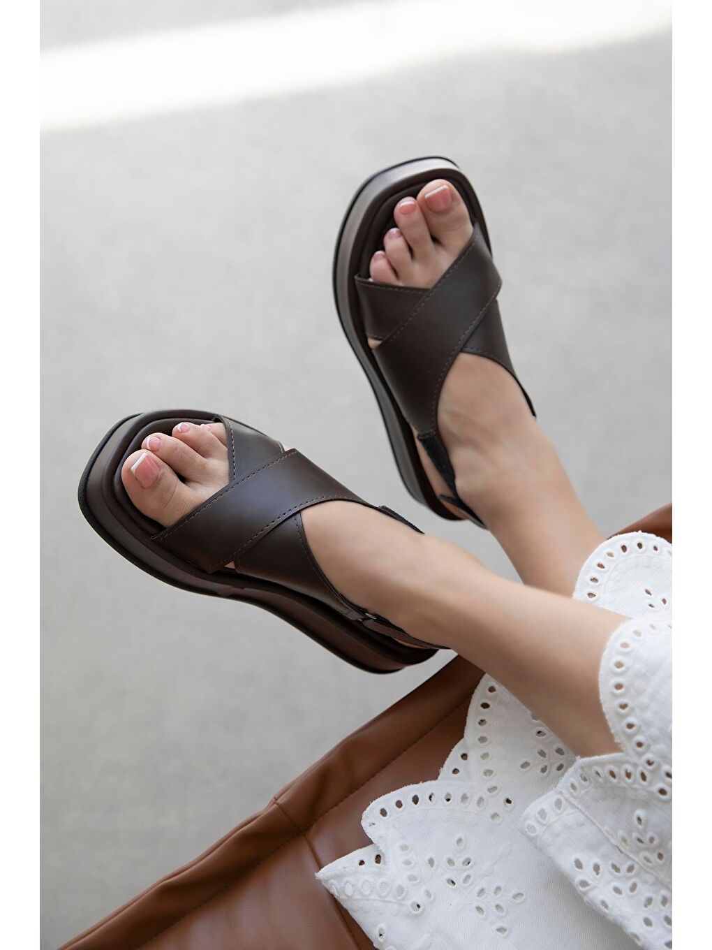 Kahverengi Mateo Kadın Günlük Deri Sandalet Kahve-1