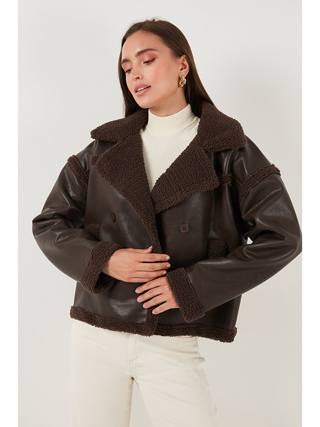 Kahverengi Oversize Kruvaze Yaka Pelüş Detaylı Suni Deri Biker Ceket Mont 6810247-3