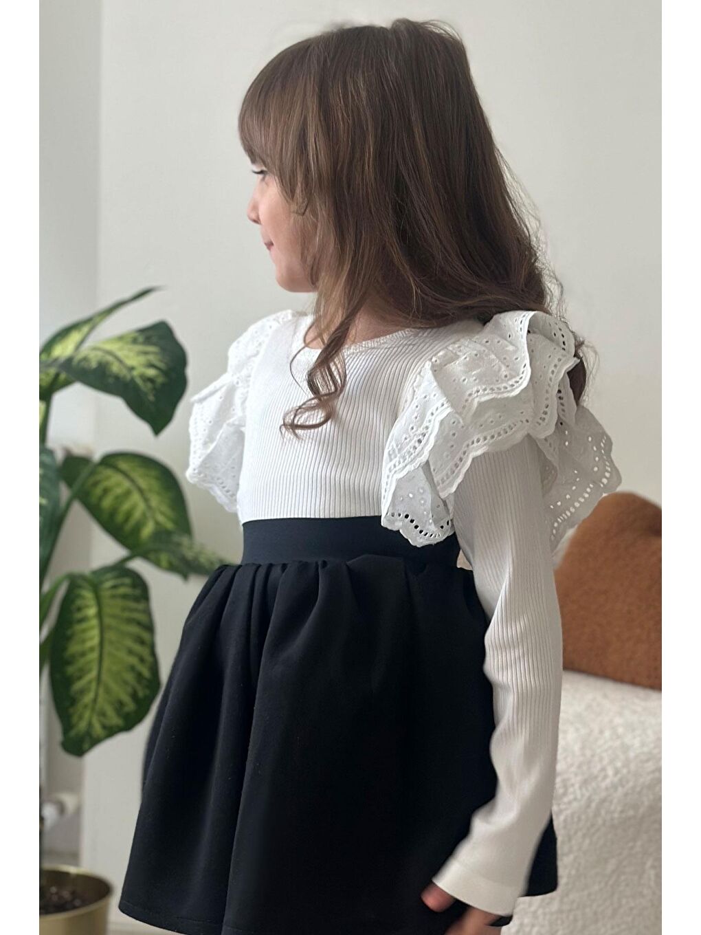 Kız Çocuk Uzun Kollu Tişört Omuzu Çiçek Nakışlı Güpür Detaylı Ekru (3-6 Yaş)-2