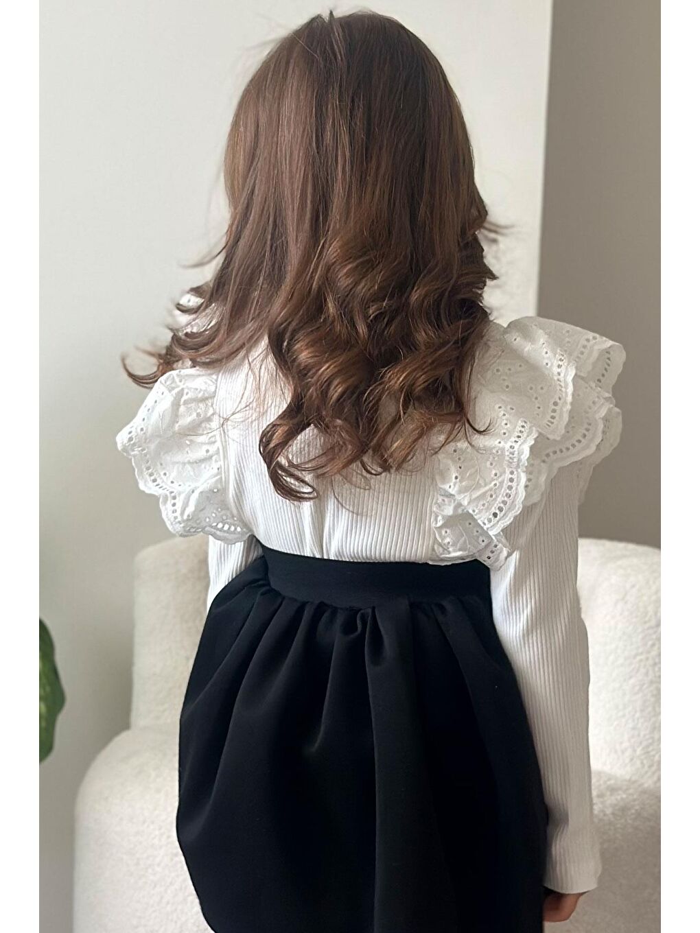 Kız Çocuk Uzun Kollu Tişört Omuzu Çiçek Nakışlı Güpür Detaylı Ekru (3-6 Yaş)-3