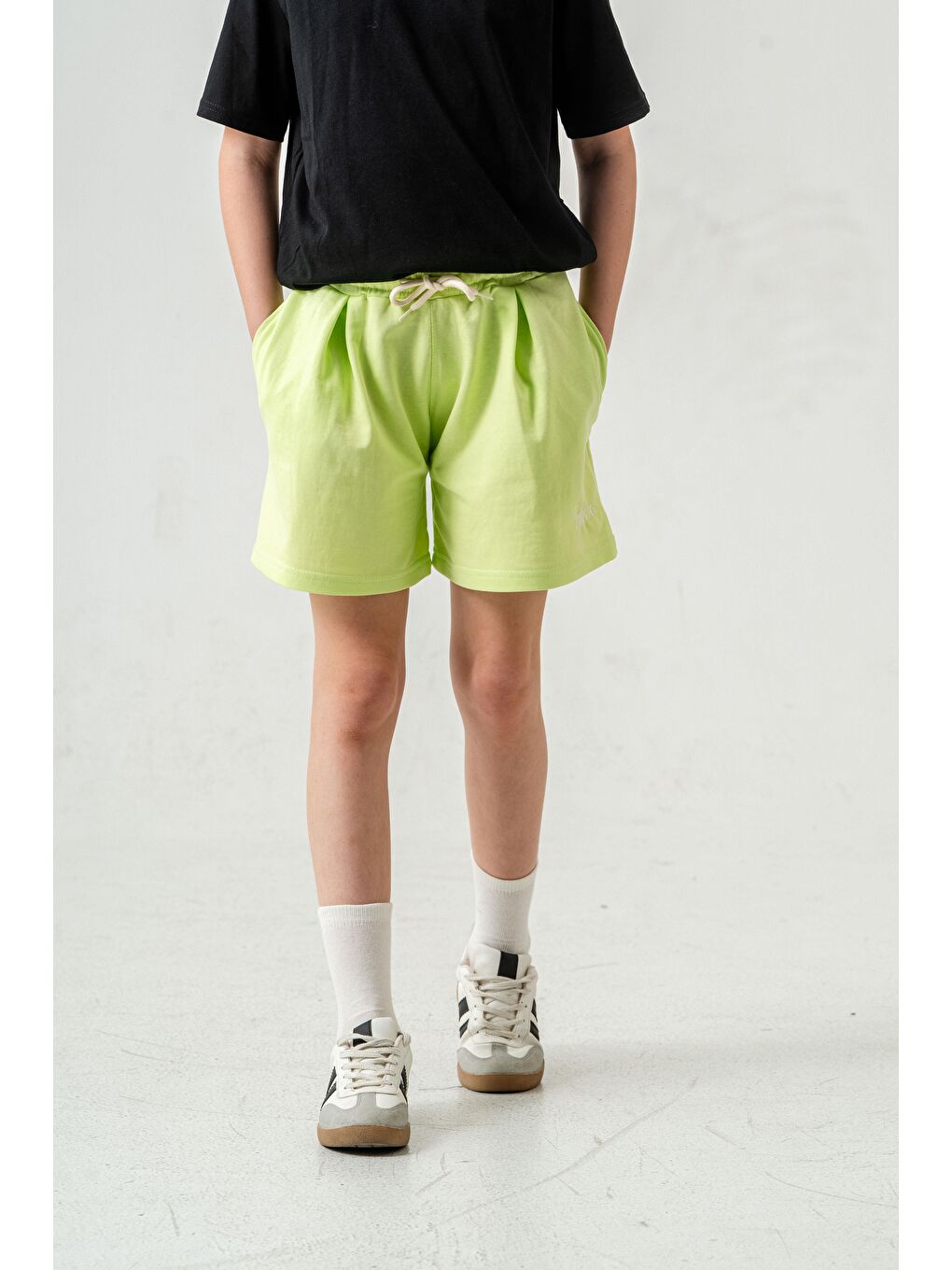 Yeşil Nice Nakışlı Kız Çocuk Şort-4