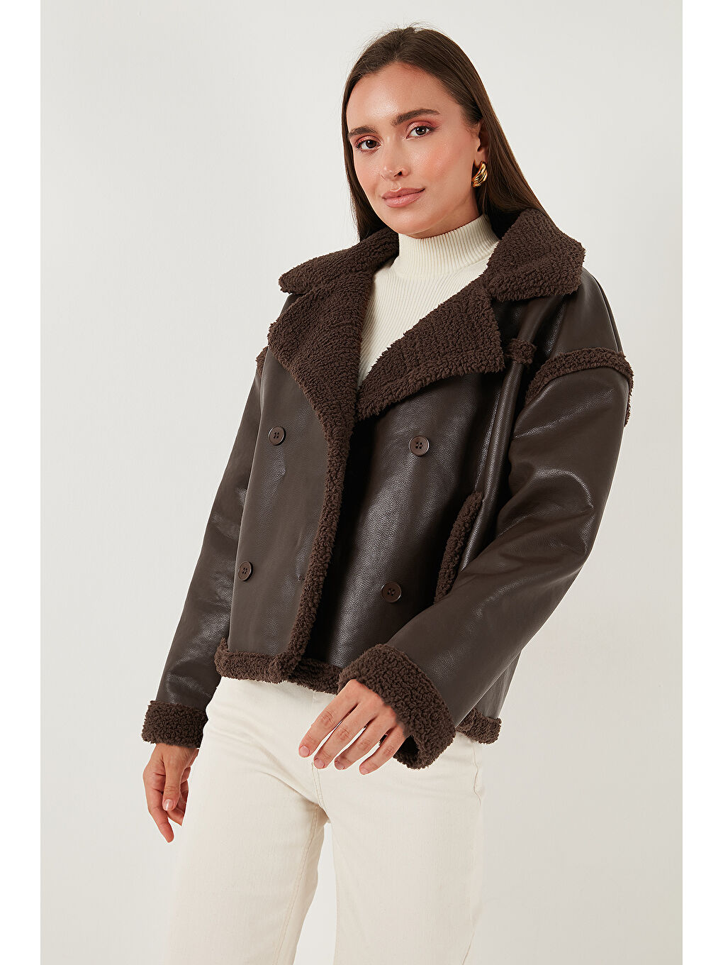 Kahverengi Oversize Kruvaze Yaka Pelüş Detaylı Suni Deri Biker Ceket Mont 6810247-4