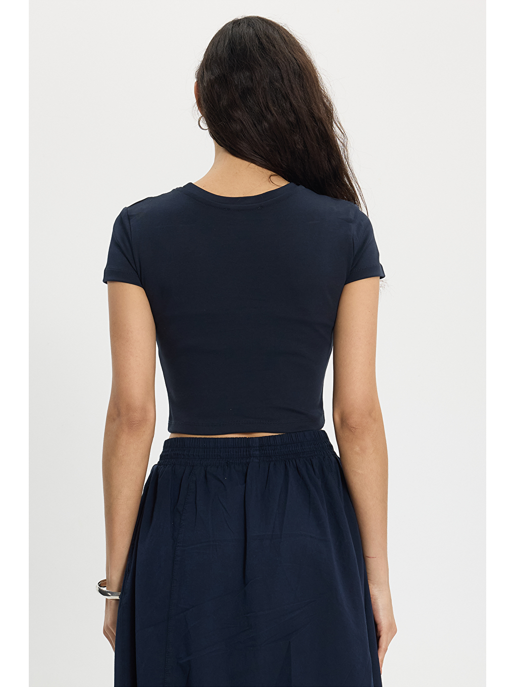 Kadın Slim Fit Dar Kesim %100 Pamuk Bisiklet Yaka Kısa Kollu Baskılı Lacivert Crop Tişört-5